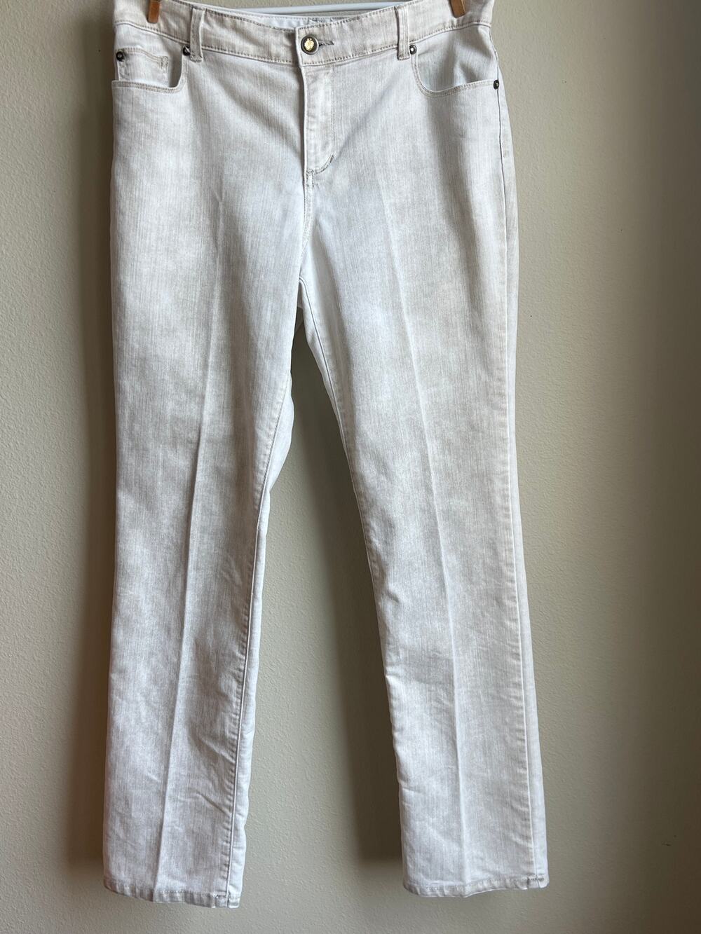 Chicos Platinum Denim Ultimate Fit Slim Leg Embroidered Jeans Size 2 Large